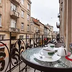 Large & Modern Flat With Balcony In Heart Of לבוב