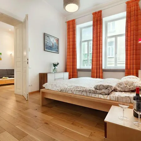 Апартаменти Large & Modern Flat With Balcony In Heart Of *
