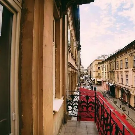 Large & Modern Flat With Balcony In Heart Of Apartment