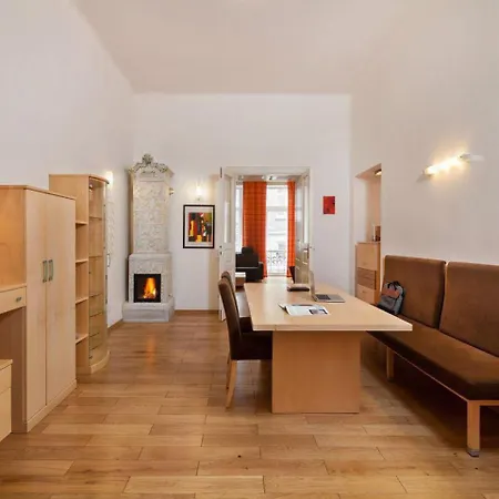 Apartment Large & Modern Flat With Balcony In Heart Of