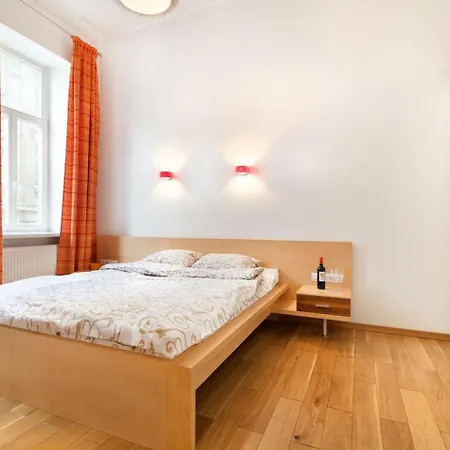 Апартаменти Large & Modern Flat With Balcony In Heart Of Львів