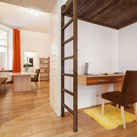 דירה Large & Modern Flat With Balcony In Heart Of