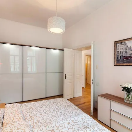 Large & Modern Flat With Balcony In Heart Of Apartament *