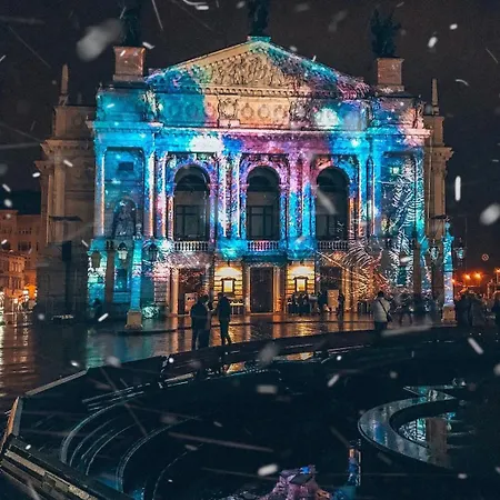 Large & Modern Flat With Balcony In Heart Of Apartment