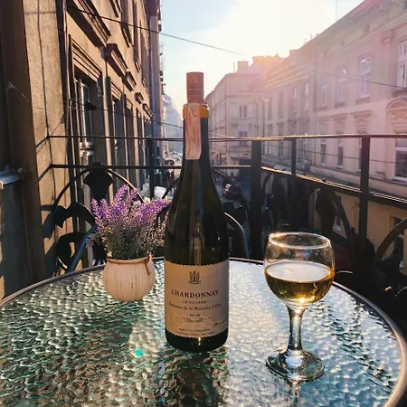 Apartment Large & Modern Flat With Balcony In Heart Of Lviv