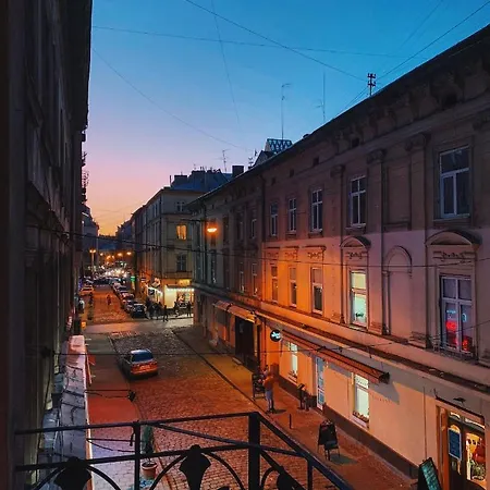 Large & Modern Flat With Balcony In Heart Of Апартаменти Львів