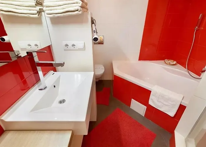 Apartament Large & Modern Flat With Balcony In Heart Of *