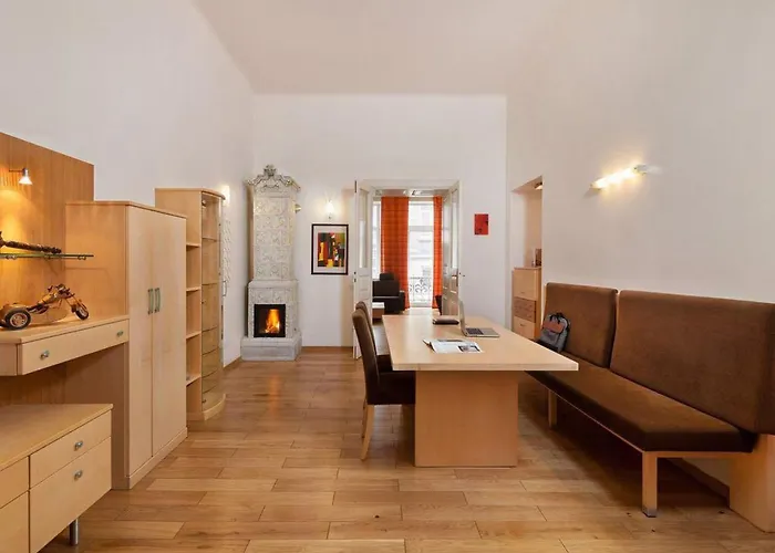 Apartament Large & Modern Flat With Balcony In Heart Of