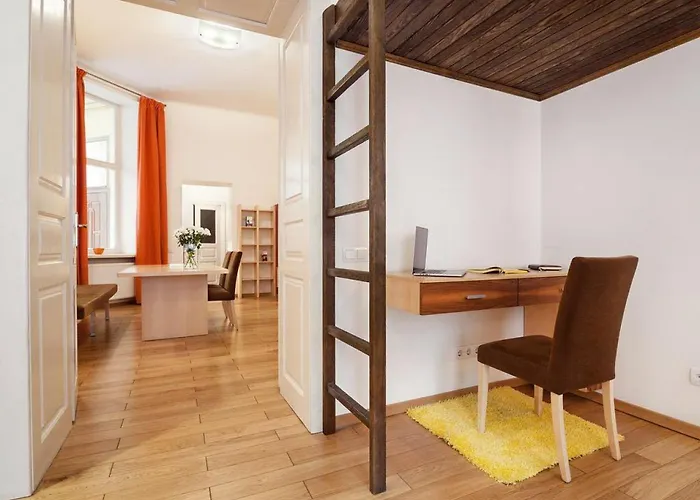 Apartament Large & Modern Flat With Balcony In Heart Of