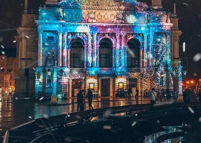 Large & Modern Flat With Balcony In Heart Of Apartment